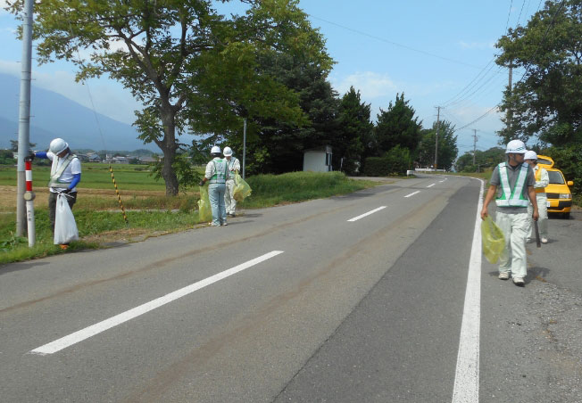 「道の日」に八幡平市内の道路を清掃(8月10日)